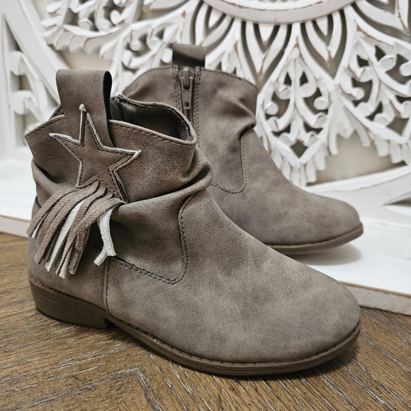 wonder nation Other - NWOT Wonder Nation booties for girls size 11